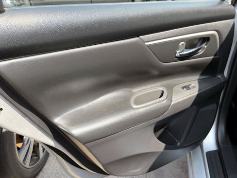 Used 2015 Nissan Altima 2.5 SV w/ Convenience Package FWD image 11
