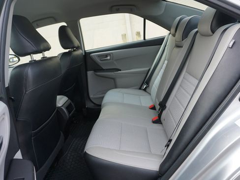 Used 2016 Toyota Camry SE image 15