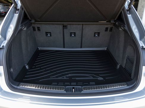 Certified 2025 Porsche Macan AWD/4WD image 46