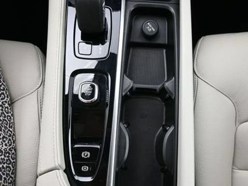 Used 2024 Volvo XC90 B5 Core w/ Protection Package Premier AWD/4WD image 12