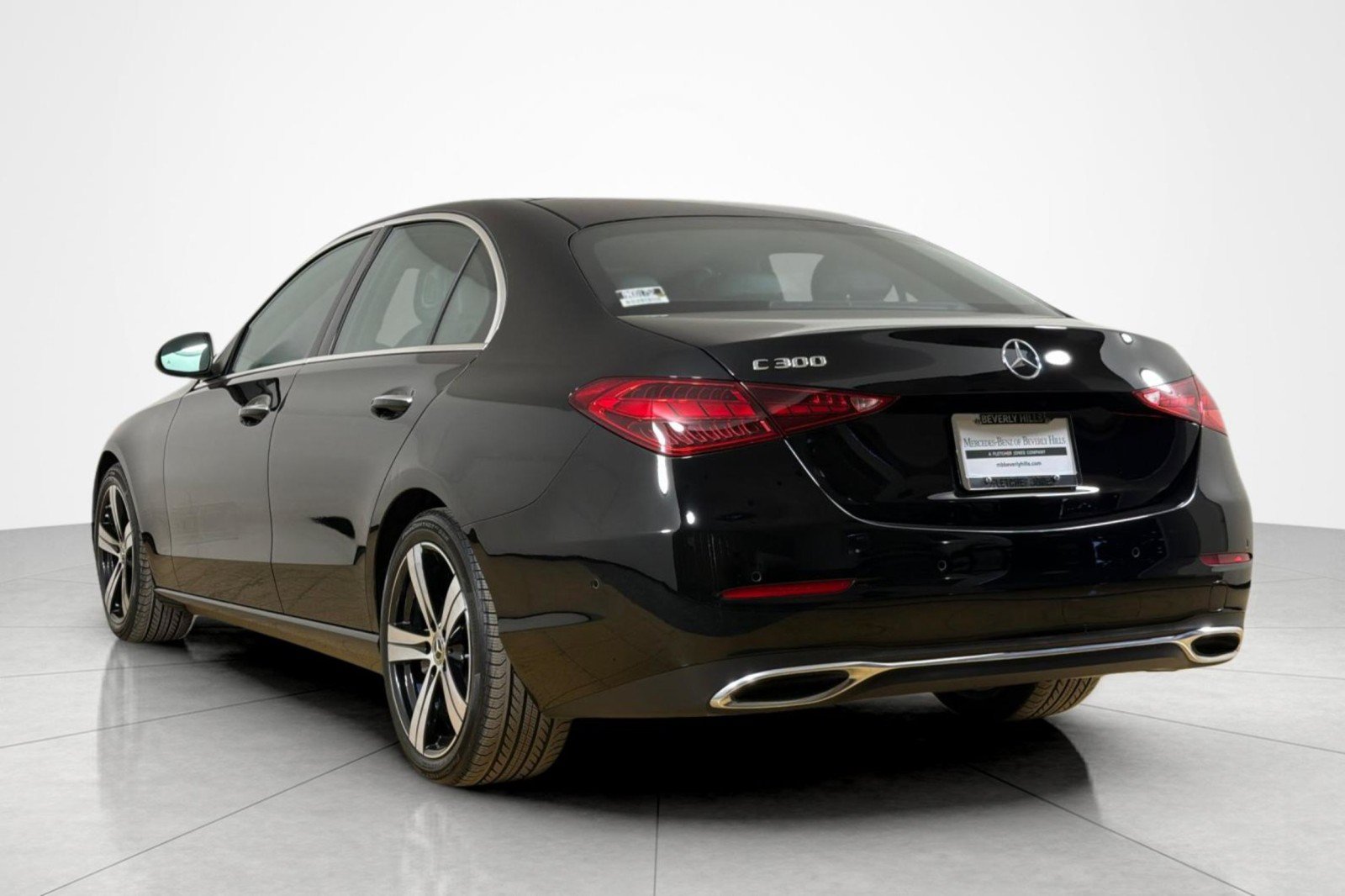 Used 2024 Mercedes-Benz C 300 Sedan image 3