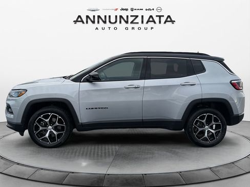Used 2024 Jeep Compass Limited image 2