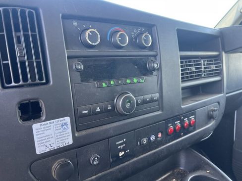 Used 2014 Chevrolet Express 2500 RWD image 17