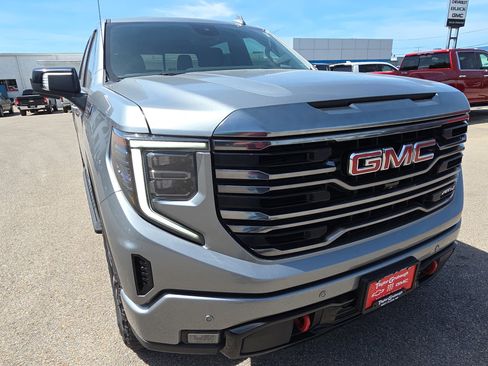 Used 2024 GMC Sierra 1500 AT4 w/ Technology Package AWD/4WD image 13