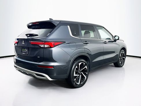 Used 2024 Mitsubishi Outlander SE image 9