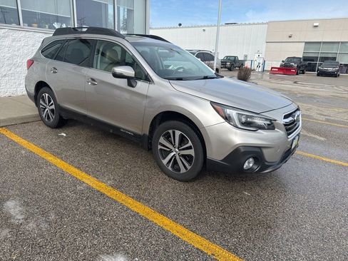 Used 2018 Subaru Outback 2.5i Limited image 4