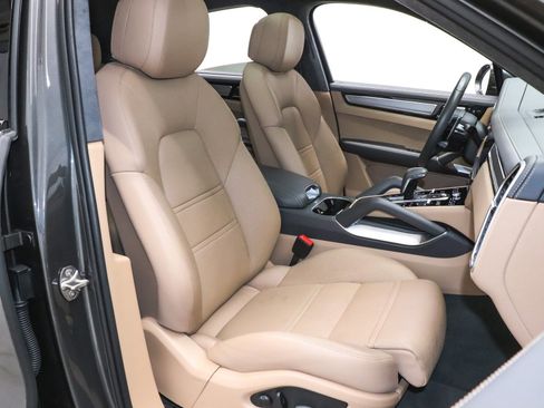 Used 2022 Porsche Cayenne Turbo image 29