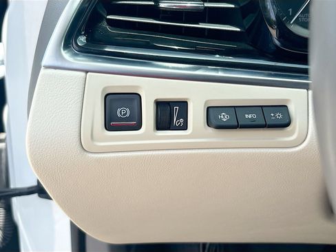 Used 2024 Cadillac XT6 Premium Luxury w/ Technology Package FWD image 10