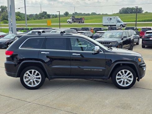 Used 2017 Jeep Grand Cherokee Limited w/ Luxury Group II AWD/4WD image 9