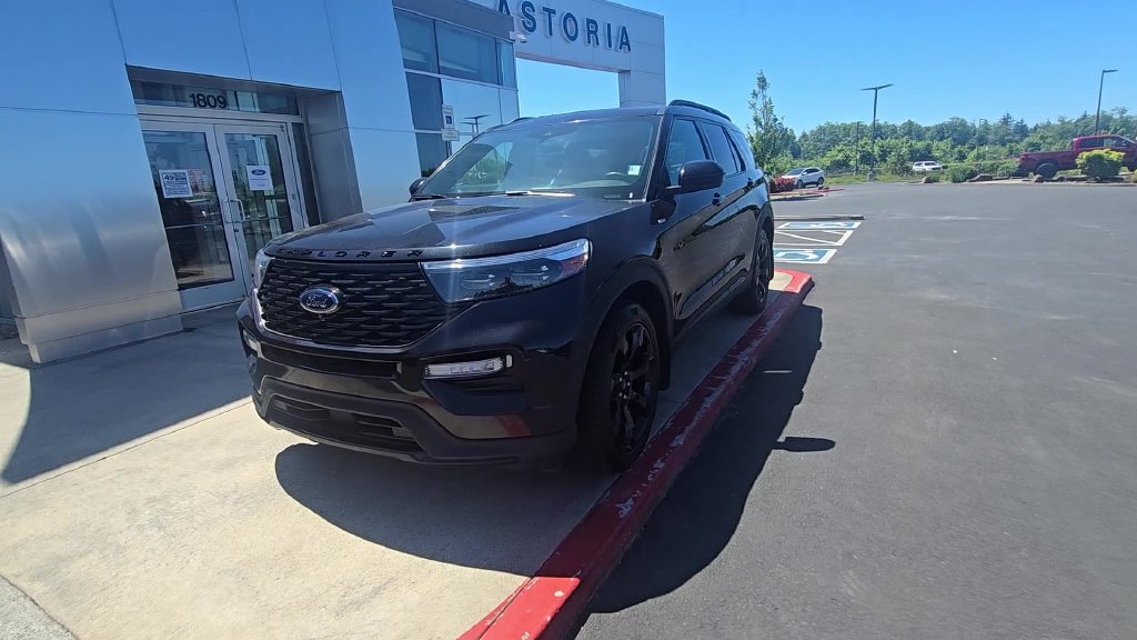 Used 2023 Ford Explorer ST-Line w/ Class IV Trailer Tow Package AWD/4WD image 8