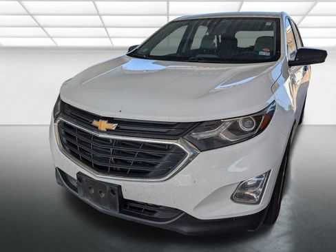 Used 2020 Chevrolet Equinox LS w/ LS Convenience Package FWD image 3