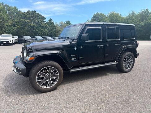 Used 2023 Jeep Wrangler Unlimited Sahara w/ Cold Weather Group AWD/4WD image 4