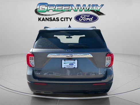 Used 2023 Ford Explorer XLT image 6