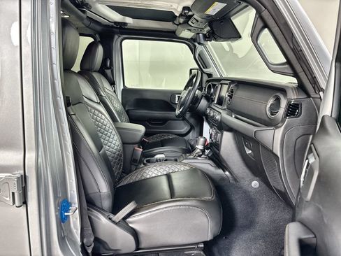 Used 2022 Jeep Wrangler Unlimited Sahara AWD/4WD image 26