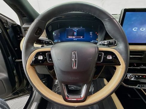Used 2023 Lincoln Corsair Reserve image 11