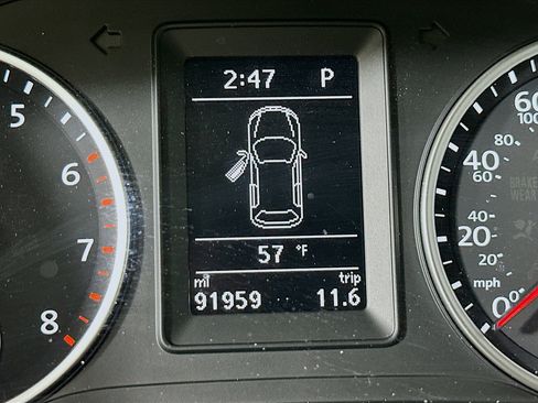 Used 2016 Volkswagen Tiguan S image 18