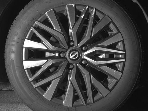 Used 2025 Nissan Altima 2.5 SV FWD image 13