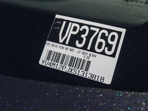 Used 2025 Volvo XC90 B5 Core w/ Protection Package Premier AWD/4WD image 32