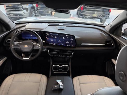 Used 2025 Chevrolet Traverse High Country FWD image 20
