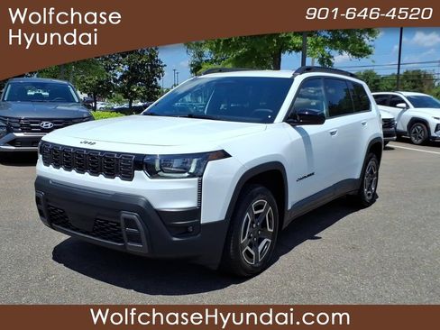 Used 2026 Jeep Cherokee Laredo AWD/4WD image 1
