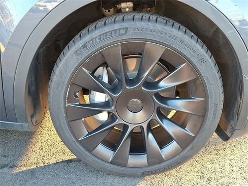 Used 2023 Tesla Model Y Long Range image 12