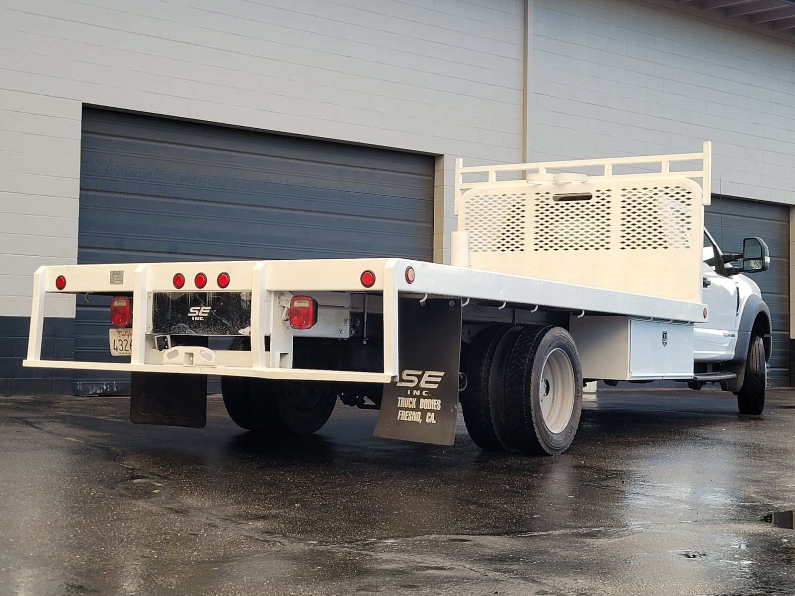 Used 2017 Ford F550 2WD Regular Cab Super Duty image 5
