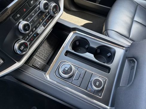 Used 2024 Ford Expedition XLT AWD/4WD image 20