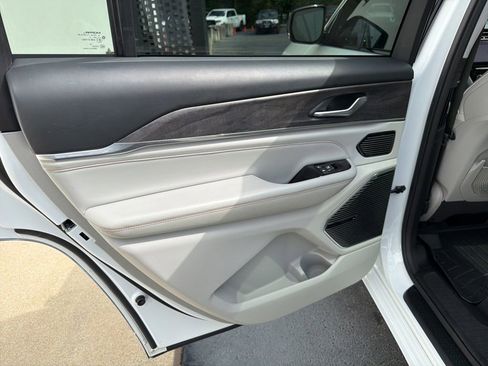Certified 2023 Jeep Grand Cherokee L Overland w/ Rear Seat Video Group I AWD/4WD image 44