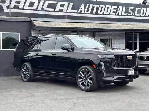 Used 2022 Cadillac Escalade ESV Sport Platinum w/ Heavy-Duty Trailer Package AWD/4WD image 12