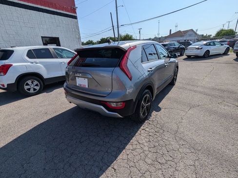 Used 2023 Kia Niro LX image 5