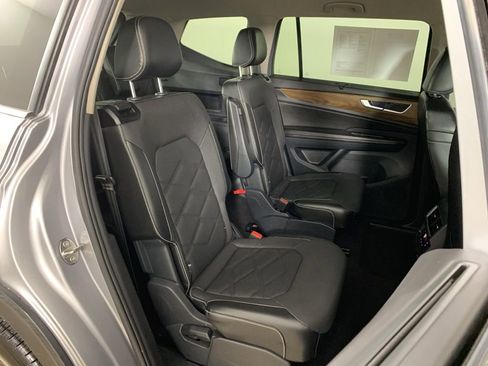 Used 2024 Volkswagen Atlas SE AWD/4WD image 37