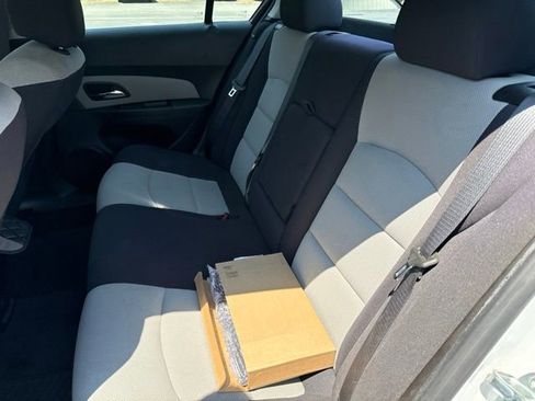 Used 2013 Chevrolet Cruze LS FWD image 14