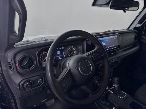 Used 2024 Jeep Wrangler Unlimited Rubicon AWD/4WD image 9