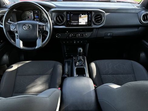Used 2018 Toyota Tacoma TRD Sport w/ Technology Package RWD image 10