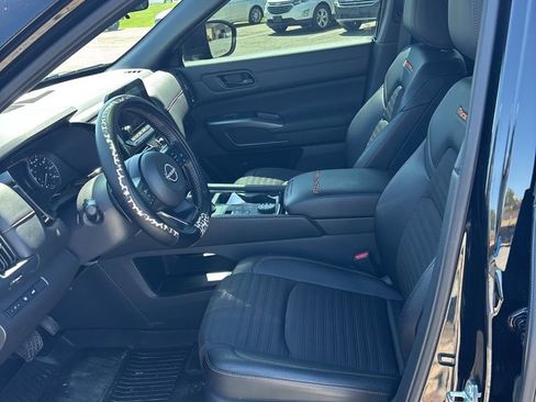 Used 2025 Nissan Pathfinder Rock Creek image 10