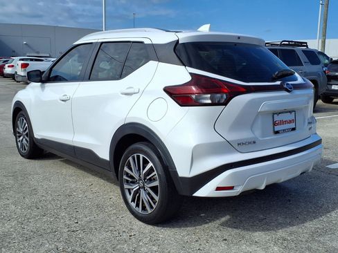 Used 2021 Nissan Kicks SV FWD image 3