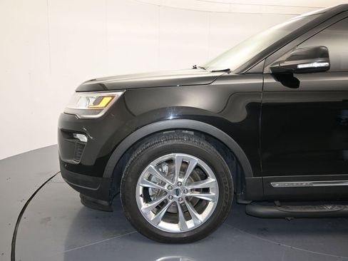 Used 2018 Ford Explorer XLT w/ Equipment Group 202A FWD image 9