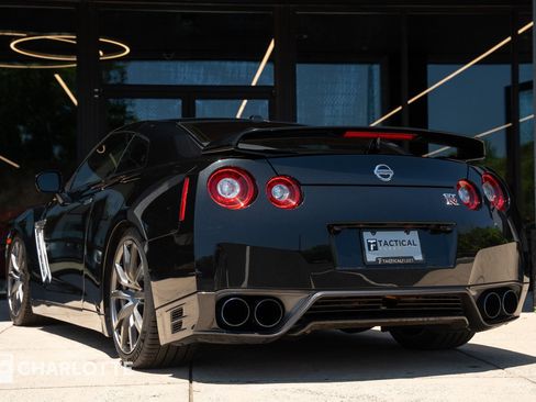Used 2015 Nissan GT-R Premium AWD/4WD image 13