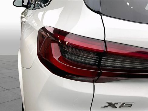 Used 2022 BMW X5 xDrive40i w/ M Sport Package AWD/4WD image 28