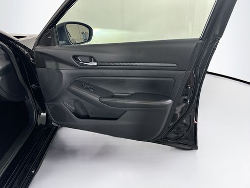 Used 2025 Nissan Altima 2.5 SV FWD image 30