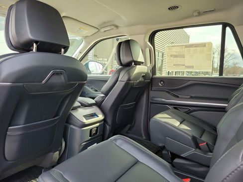 New 2026 Lincoln Navigator L Premier AWD/4WD image 16
