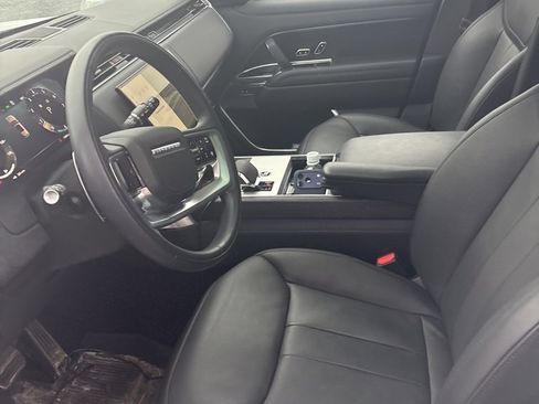 Used 2025 Land Rover Range Rover Long Wheelbase SE image 3