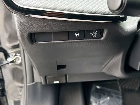 Certified 2025 Nissan Kicks SR FWD image 22