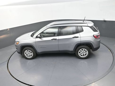 Used 2018 Jeep Compass Sport AWD/4WD image 16
