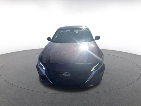 Used 2025 Nissan Sentra SV image 2