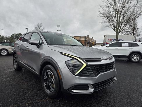 Used 2024 Kia Sportage LX image 3