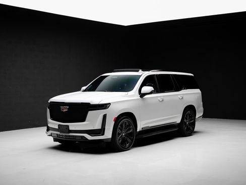 Used 2022 Cadillac Escalade Sport w/ Touring Package AWD/4WD image 4