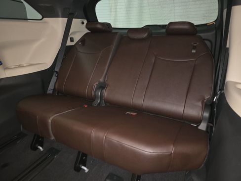 Used 2024 Toyota Sienna Platinum image 14