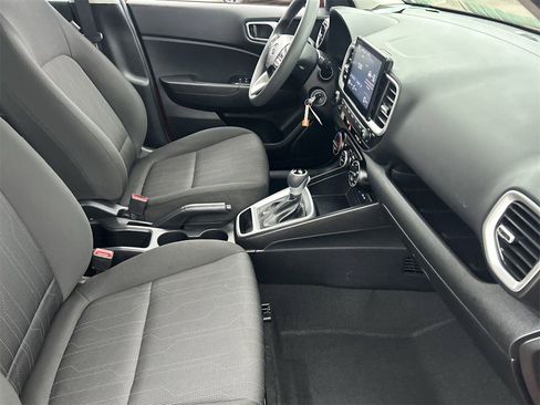 Used 2022 Hyundai Venue SE image 9