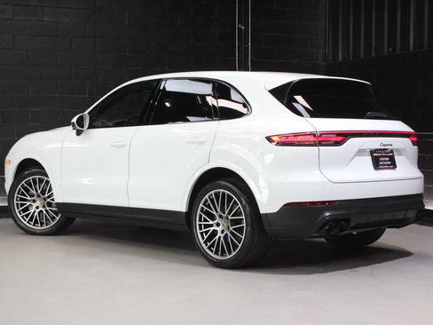 Used 2022 Porsche Cayenne Platinum Edition image 10